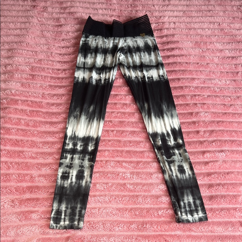 Cute Booty Lounge Black and White Tie-Dye Leggings